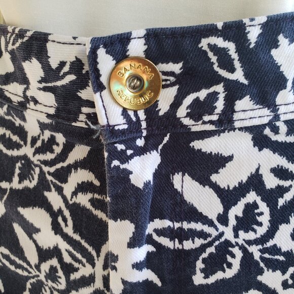 BANANA REPUBLIC, boyfriend cut blue and white floral jeans - Picture 7 of 8